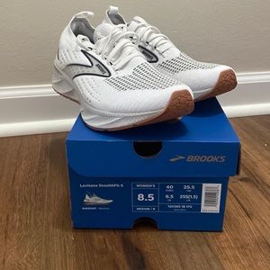 Brooks Womens Levitate stealthfit running shoes, size 8.5